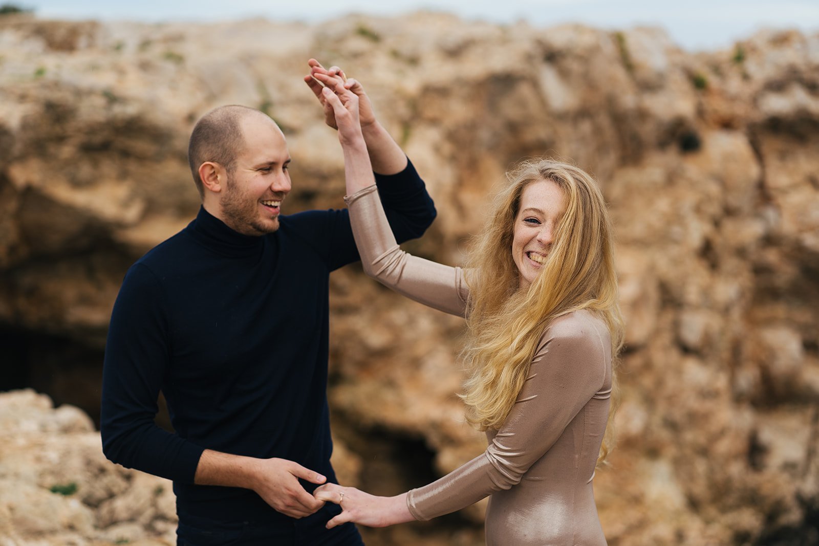 Anna und Sebastian Peinelt in einer Felslandschaft